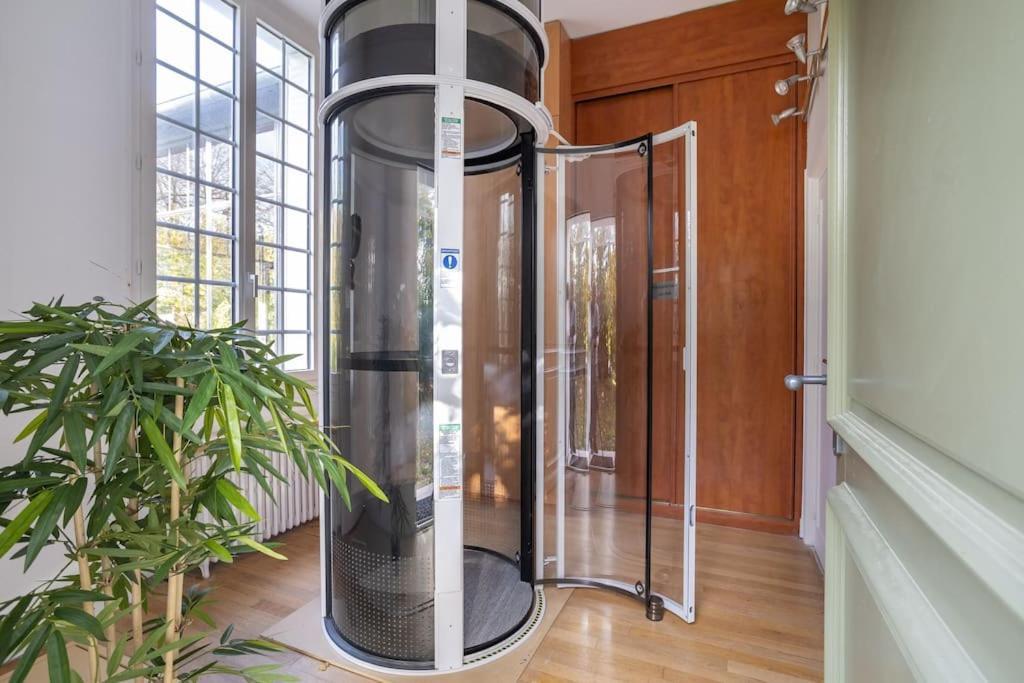 Appartement De 100M2 Dans Un Parc A 20 Mn Du Centre De Paris Garches Buitenkant foto